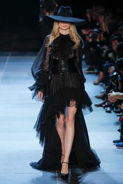 Look 15